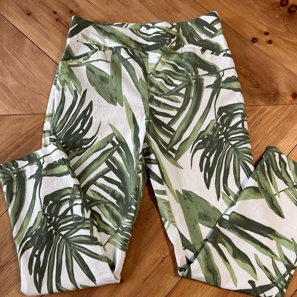 Chico's Pants - Chico's Perfect Stretch Leaf Print Pants